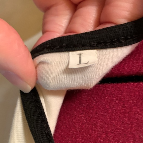 Raglan Sleeve Top in black and white - Picture 6 of 8